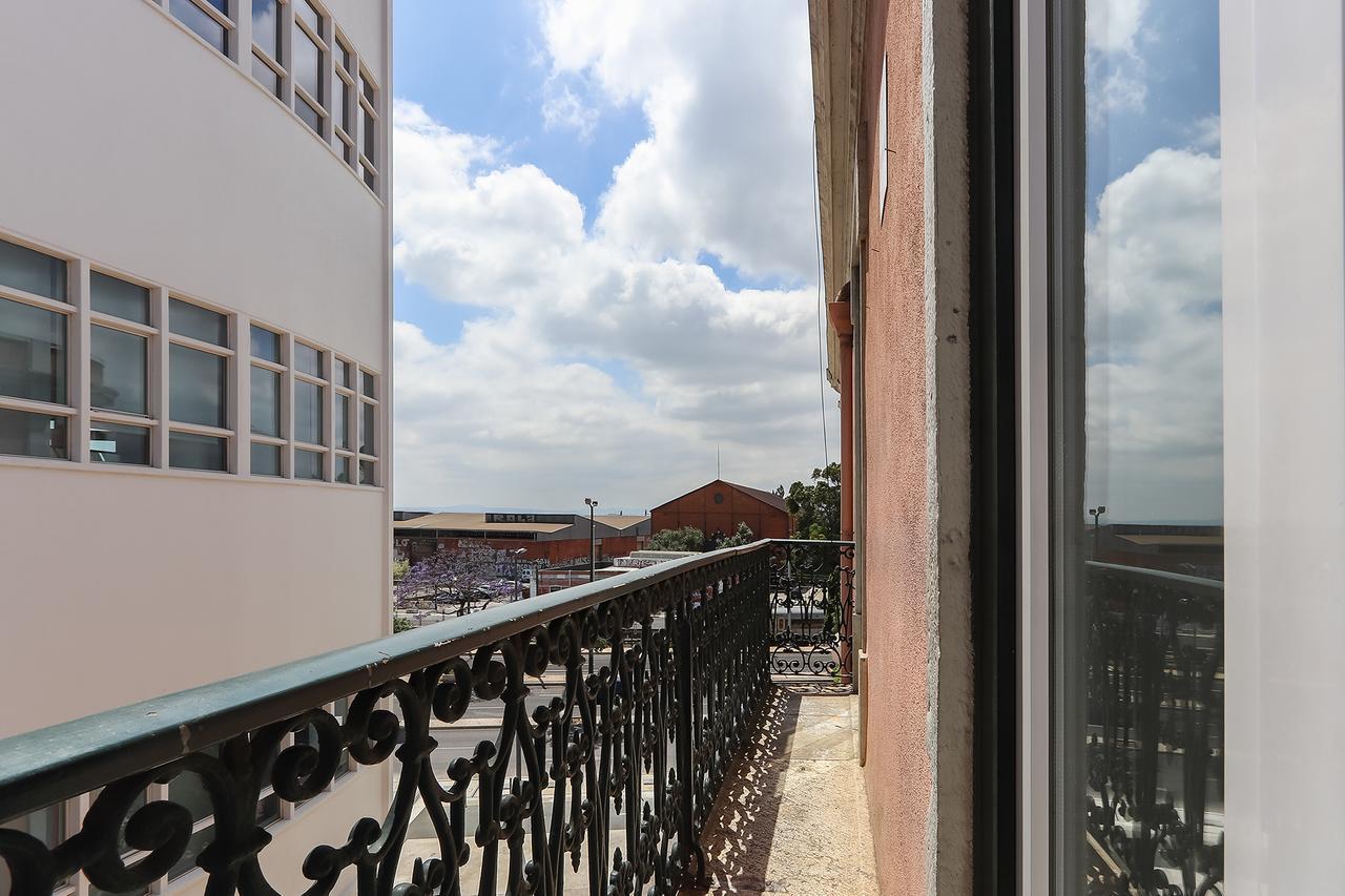 Kab+1 Hostel Лиссабон Экстерьер фото